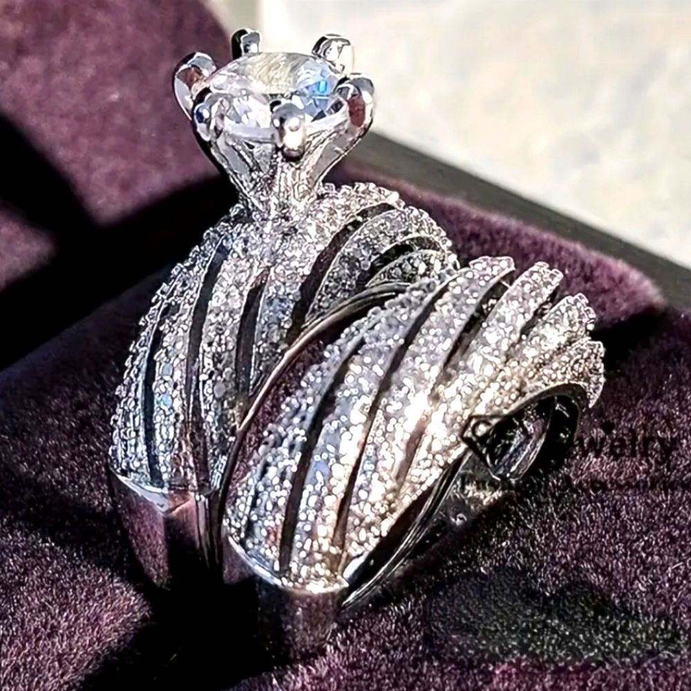 Enchanting two-piece diamond wedding ring set sz 10